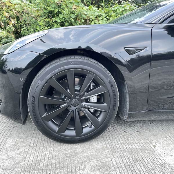 Enjoliveurs Tesla Model 3 2024-2025 | 18 Pouces En ABS | Design Asymétrique Noir Et Argent | Protection Jante Et Installation Facile Sans Outils