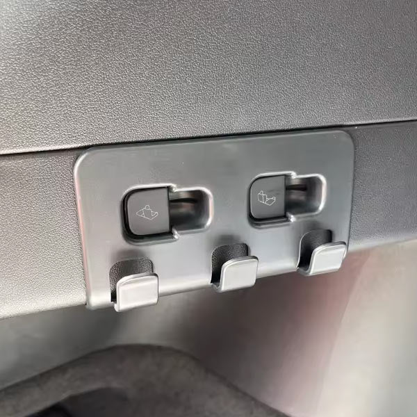 Crochets porte sac<br> Tesla Model Y