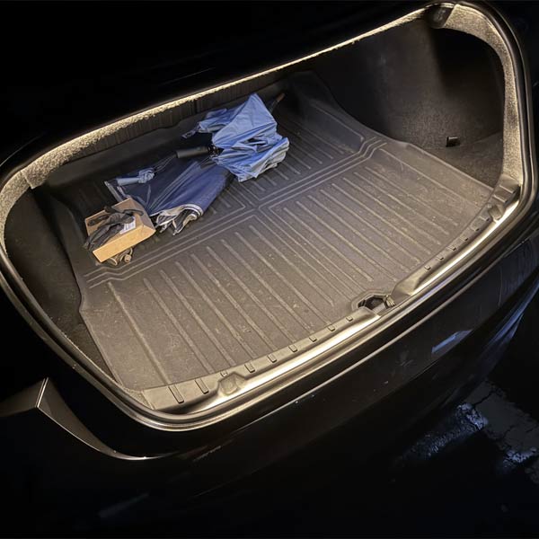 Éclairage coffre<br> Tesla Model 3 Highland